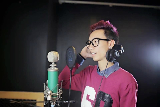 
	
	Lynk Lee – chàng ca sỹ trẻ với những tác phẩm MV nhạc chế siêu hài, mang lại tiếng cười sảng khoái cho giới trẻ Việt.